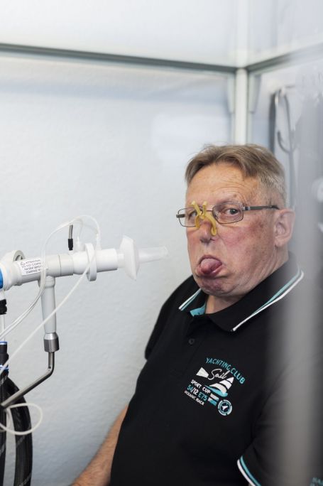 Patient beim Lungenfunktionstest