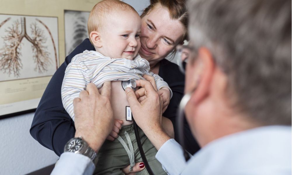 Untersuchung bei Kleinkind